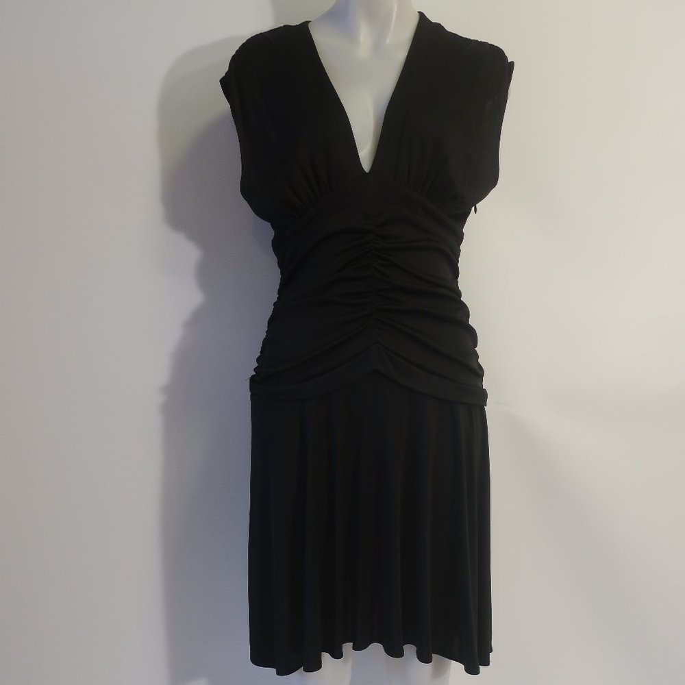 Womens Olga Kapustina Black V-Neck Shirred Sleeveless Dress 8 *